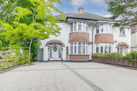23 Blenheim Chase, Leigh-on-sea, SS9 3BZ