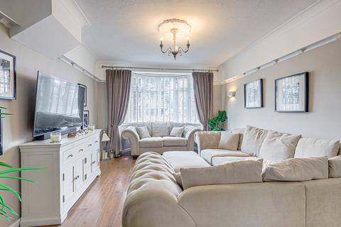 23 Blenheim Chase, Leigh-on-sea, SS9 3BZ