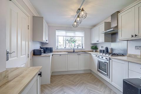 23 Blenheim Chase, Leigh-on-sea, SS9 3BZ