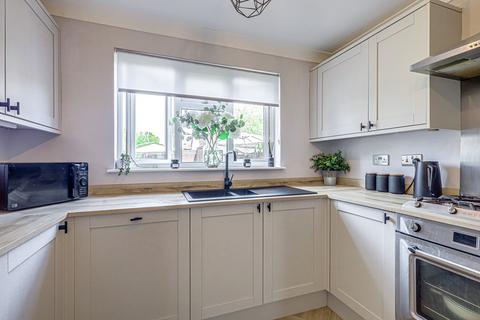 23 Blenheim Chase, Leigh-on-sea, SS9 3BZ