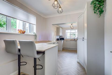 23 Blenheim Chase, Leigh-on-sea, SS9 3BZ