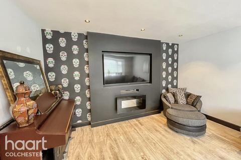 4 bedroom end of terrace house for sale, Mulberry Avenue, Colchester