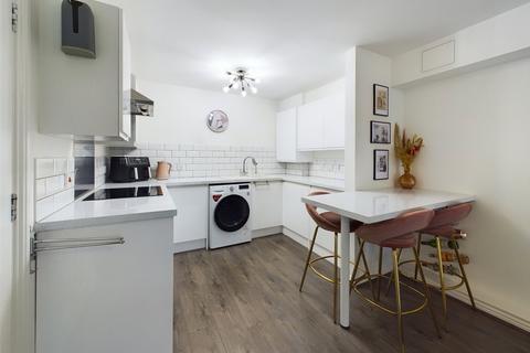 16 Beeston Courts, Laindon, Basildon, SS15 5FP