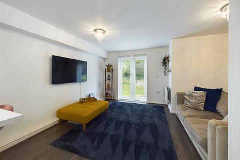 16 Beeston Courts, Laindon, Basildon, SS15 5FP