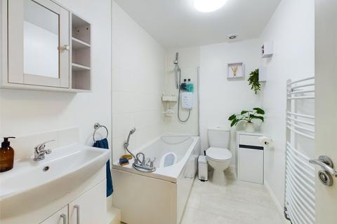 16 Beeston Courts, Laindon, Basildon, SS15 5FP