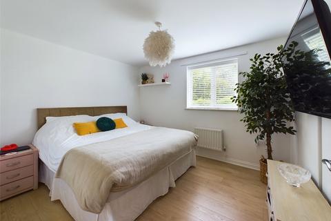 16 Beeston Courts, Laindon, Basildon, SS15 5FP