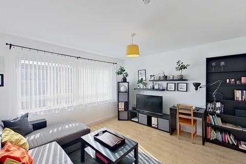 2 bedroom flat to rent, Colonsay Close, Edinburgh, EH5