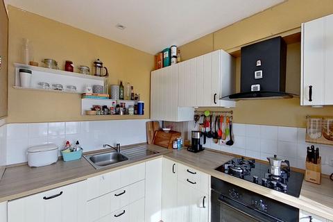 2 bedroom flat to rent, Colonsay Close, Edinburgh, EH5