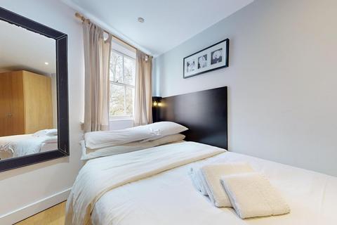 Studio to rent, Cartwright Gardens