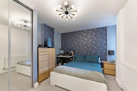 2 bedroom flat for sale, Christian Street, Whitechapel, London, E1