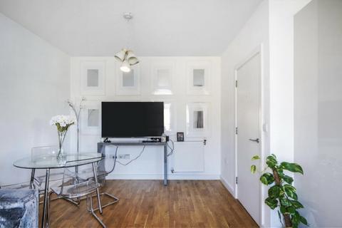 1 bedroom apartment for sale, at Lennard Lodge, 19 Lennard Road, London CR0