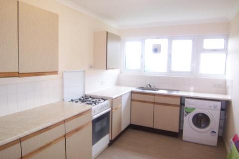 1 bedroom flat to rent, Tadworth, Surrey KT20