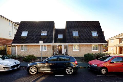 2 bedroom flat to rent, Aaron Court, Woking, GU21