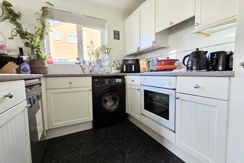 1 bedroom flat to rent, Haslemere Court, Haslemere Road, Wickford