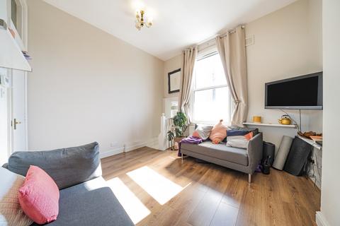 2 bedroom flat for sale, Percy Road, London, W12