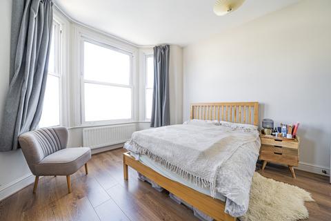 2 bedroom flat for sale, Percy Road, London, W12