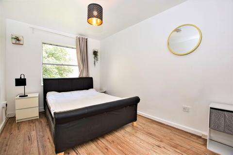 1 bedroom flat to rent, Collinson Walk London Bridge SE1