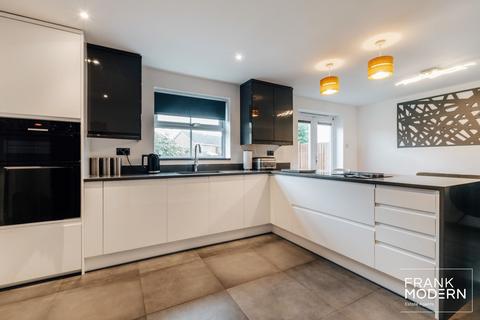 3 Beeston Drive, Stanground, Peterborough, PE2 8UH