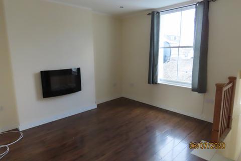 2 bedroom flat to rent, Summerland Street, Barnstaple, EX32
