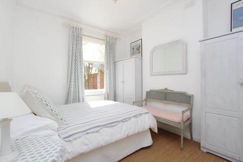 2 bedroom flat to rent, Shuttleworth Road, London