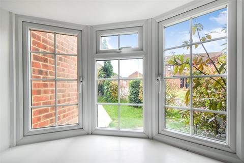 24 Ravenscroft, Hook, RG27 9NN