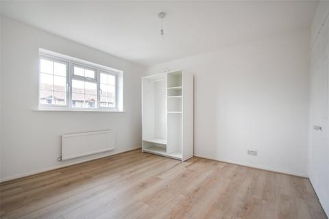 24 Ravenscroft, Hook, RG27 9NN