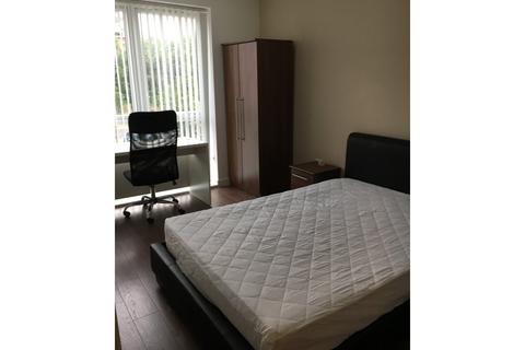3 bedroom flat to rent, Derwent Street, Salford M5