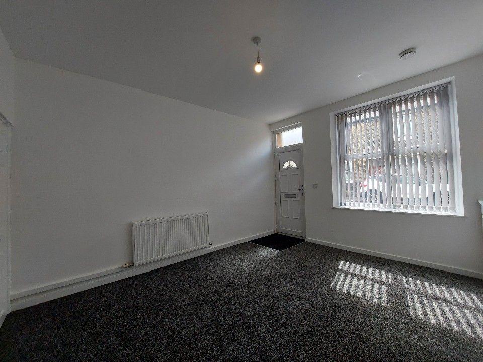 Heath Street, Burnley BB10 2 bed terraced house £540 pcm (£125 pw)