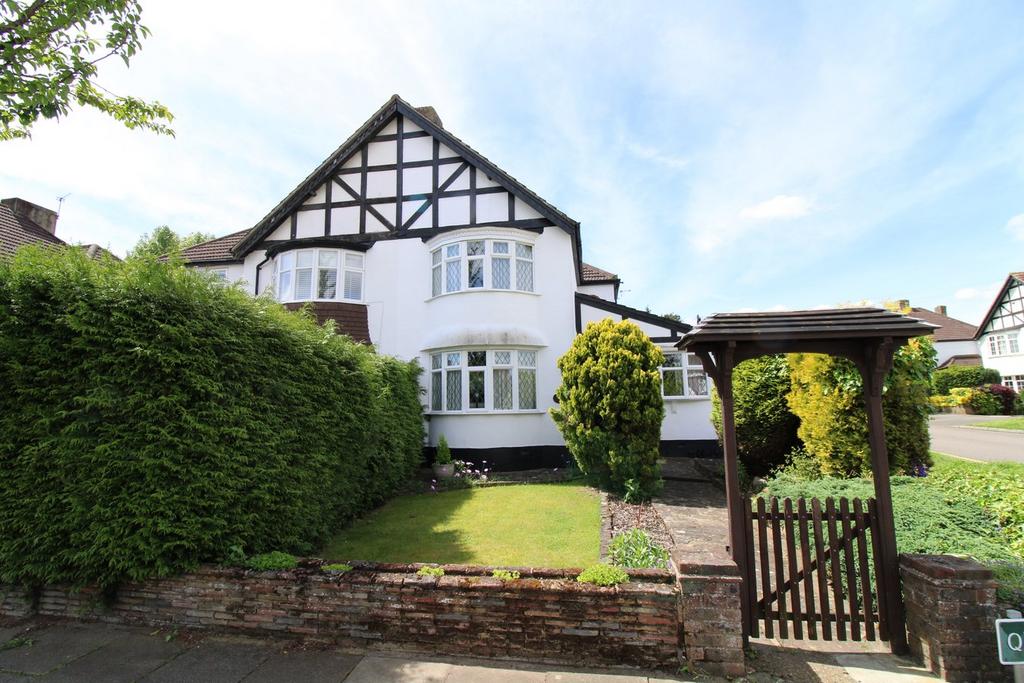 Queensway, West Wickham, BR4 2 bed semidetached house for sale £540,000