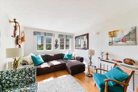 2 bedroom flat for sale, Roberts Court, Essex Road, Islington, N1