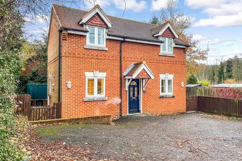 2 bedroom detached house to rent, Ashford Hill Road, Ashford Hill, Thatcham, RG19