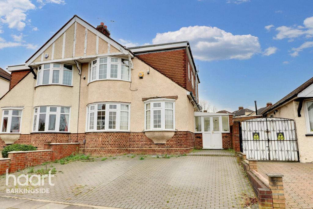 Caterham Avenue, Clayhall 3 bed chalet for sale £550,000