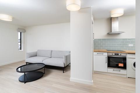 1 bedroom flat to rent, Queensborough Terrace, London W2