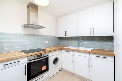 1 bedroom flat to rent, Queensborough Terrace, London W2