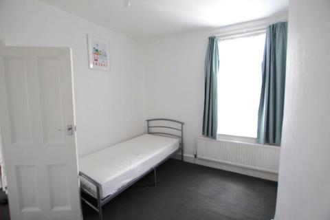 2 bedroom maisonette to rent, Claude Road, Leyton, London, E10