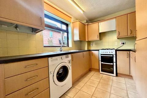3 bedroom end of terrace house to rent, Harebell Close, Walnut Tree