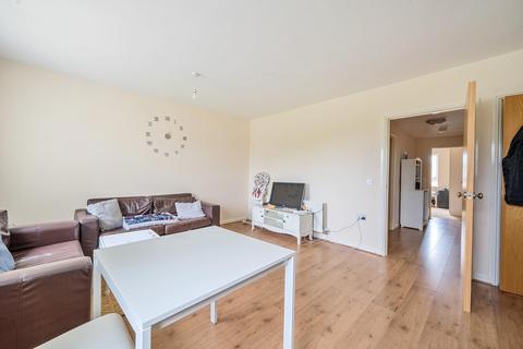 2 bedroom flat for sale, West Cotton Close, Far Cotton, Northampton, NN4