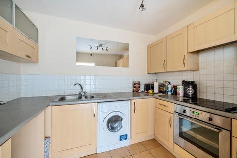 2 bedroom flat for sale, West Cotton Close, Far Cotton, Northampton, NN4