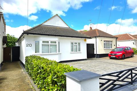 3 bedroom bungalow to rent, Hilary Crescent, Rayleigh, Essex