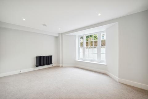 2 bedroom flat for sale, St. Mary Abbots Court, Warwick Gardens, London