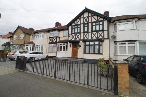 3 bedroom terraced house to rent, Tokyngton Avenue, Wembley, HA9