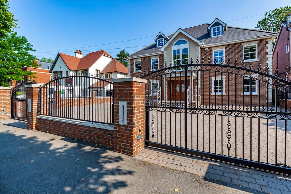 Woodlands Avenue, Emerson Park, RM11 7 bed detached house for sale £2,000,000