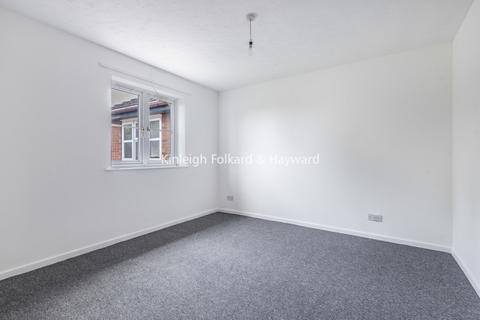 2 bedroom flat to rent, Stubbs Drive London SE16