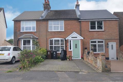 2 bedroom terraced house to rent, Frinton-on-Sea CO13