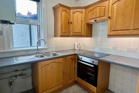 2 bedroom terraced house to rent, Falsgrave Crescent, York, YO30