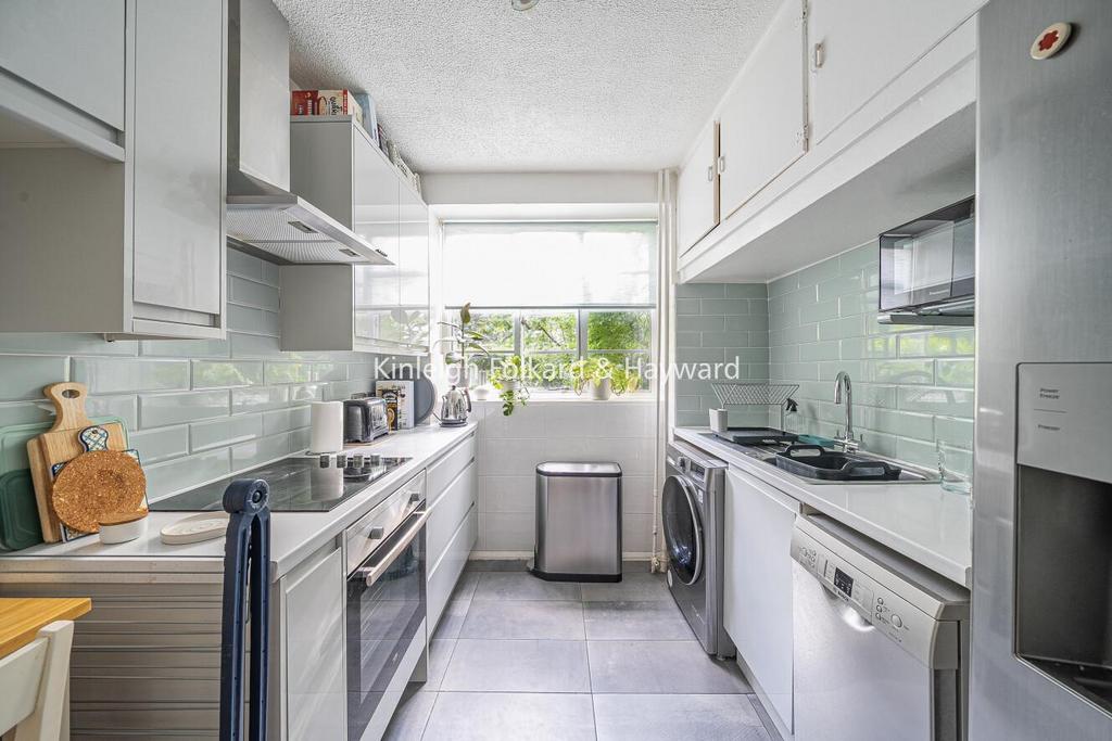 Colney Hatch Lane, Muswel Hill 1 bed flat - £350,000