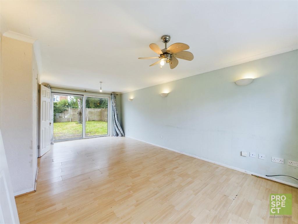 Grantham Close, Owlsmoor, Sandhurst... 3 bed end of terrace house for