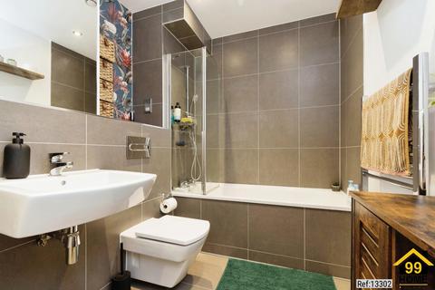 3 bedroom flat for sale, Red Deer Court, South Croydon, Surrey, CR2