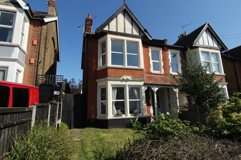 3 bedroom flat to rent, Westcliff-on-Sea SS0
