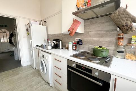 4 bedroom terraced house to rent, Stokes Coft, Bristol BS2